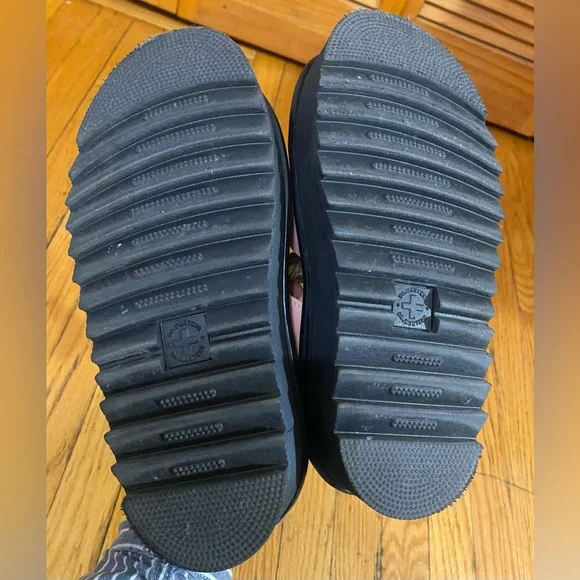 Dr. Martens: Voss II sandals - Picture 13 of 16